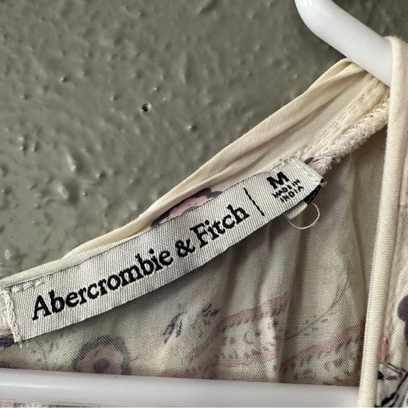 Woman’s Size Medium Abercrombie & Fitch White Floral Short Sleeve Blouse - Picture 5 of 7